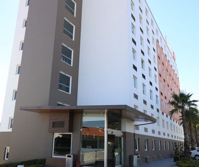 Отель Hi! Zapopan