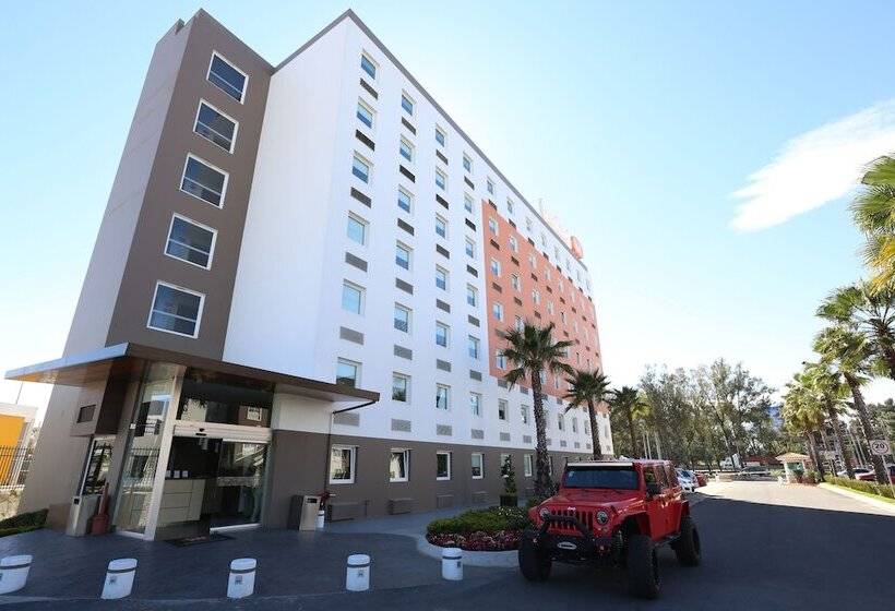 Отель Hi! Zapopan