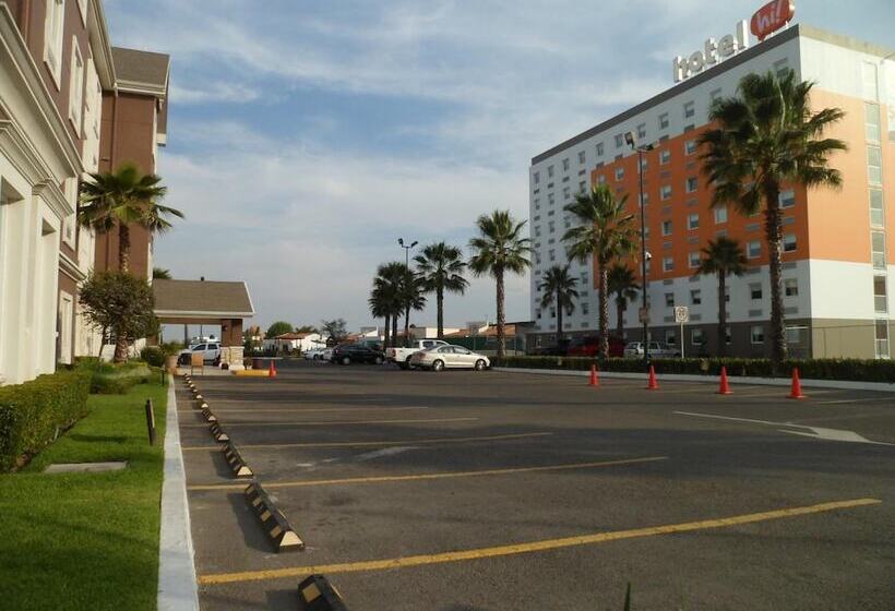 Отель Hi! Zapopan