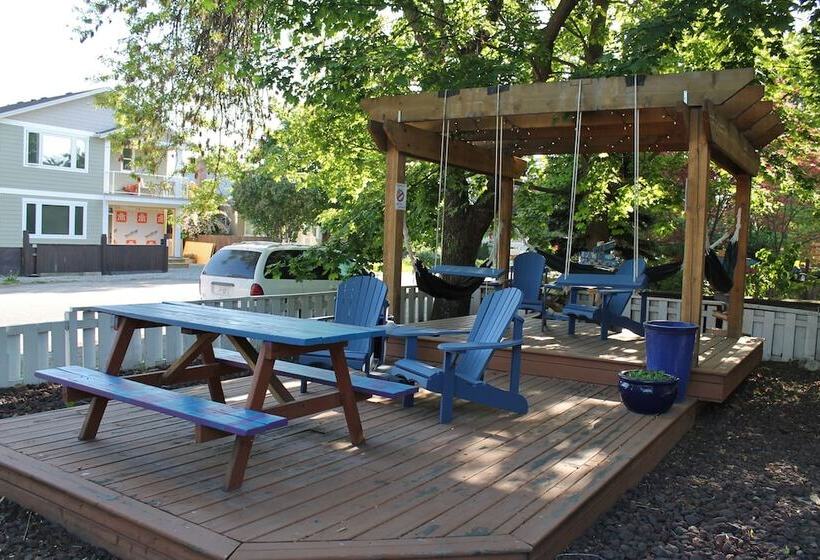 בית מלון כפרי Kelowna International Hostel