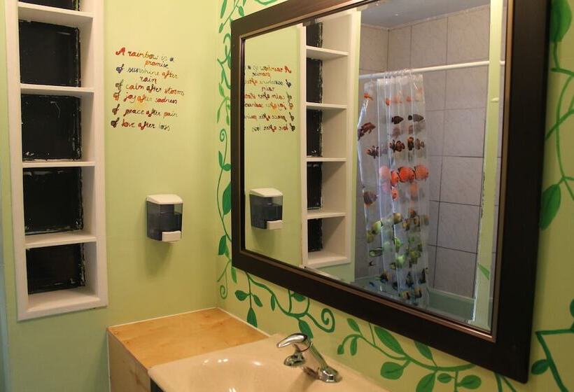 בית מלון כפרי Kelowna International Hostel