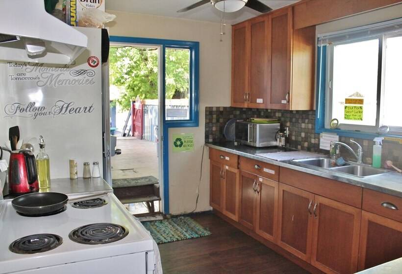 בית מלון כפרי Kelowna International Hostel