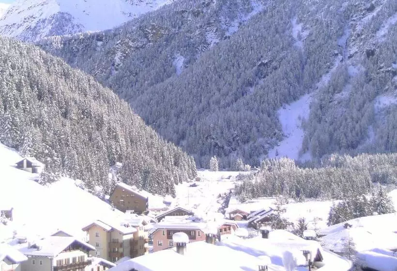 ホテル Meublè Adler   Rooms & Mountain Apartments