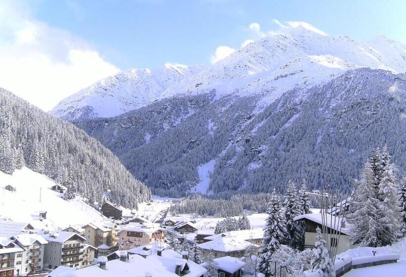 ホテル Meublè Adler   Rooms & Mountain Apartments