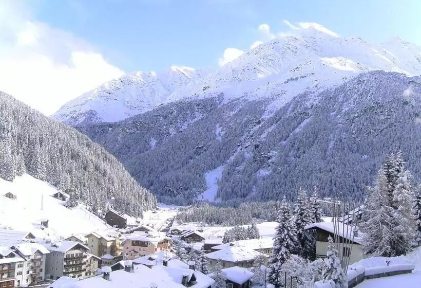 ホテル Meublè Adler   Rooms & Mountain Apartments