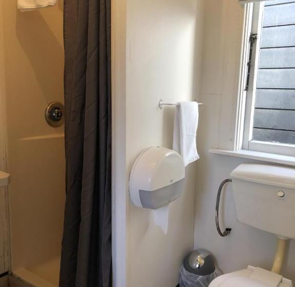 فندق Pinewood Queenstown