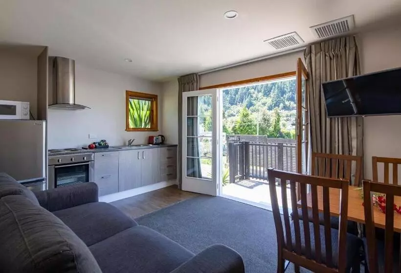 Hotelli Pinewood Queenstown