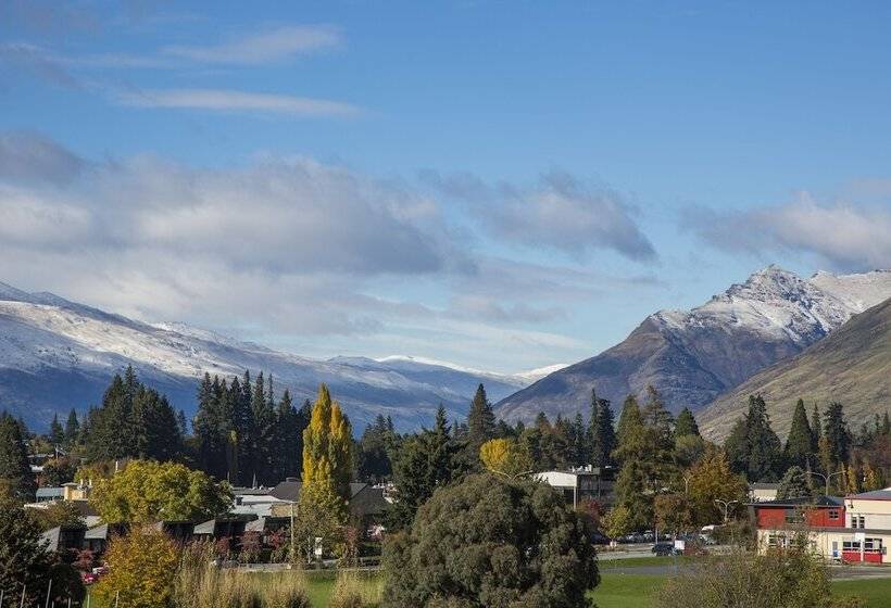 فندق Pinewood Queenstown