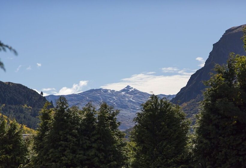 فندق Pinewood Queenstown