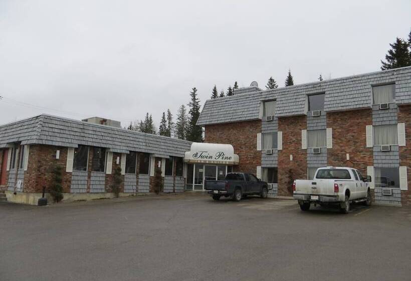 Отель Twin Pine Inn & Suites