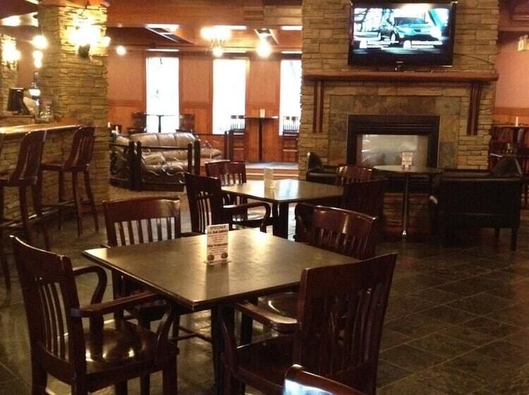 Отель Twin Pine Inn & Suites