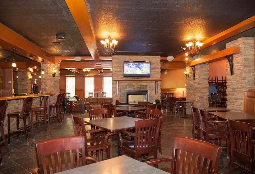 Отель Twin Pine Inn & Suites