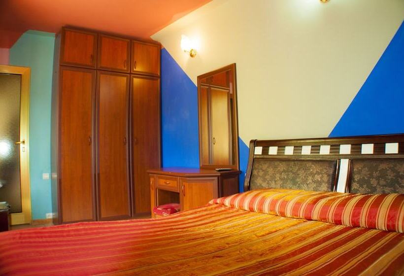 هتل World Of Gold