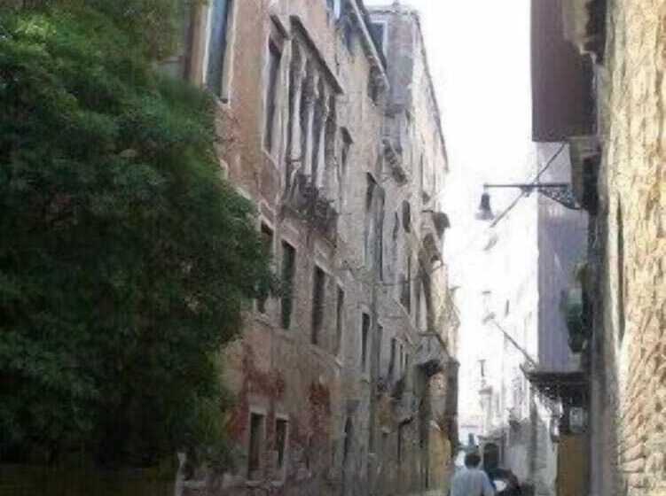 هتل Zaguri B&b