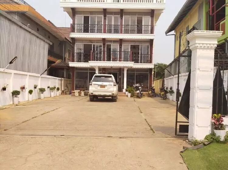 مسافرخانه Malany Villa 1