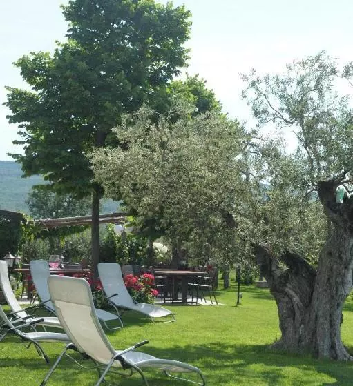 Hotelli Agriturismo Sol De Montalto