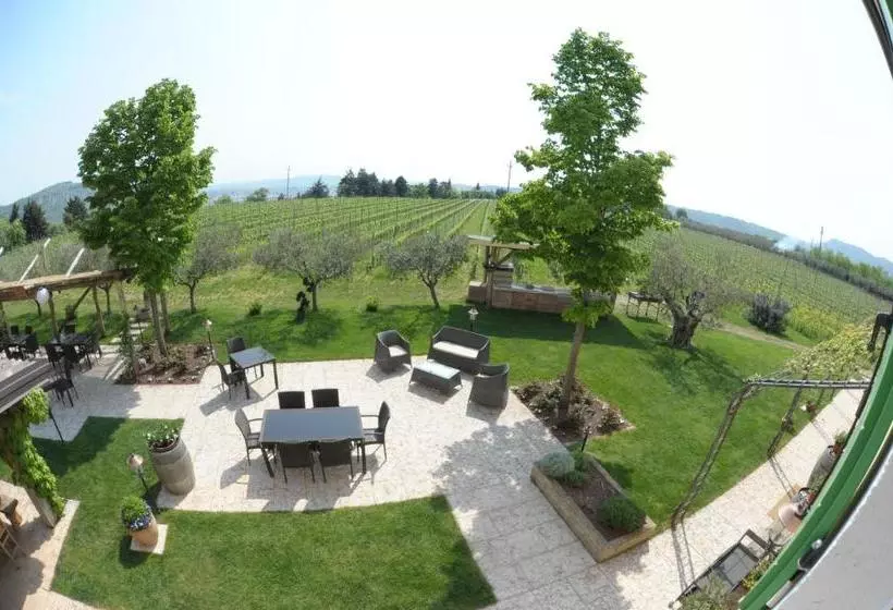 Hotelli Agriturismo Sol De Montalto