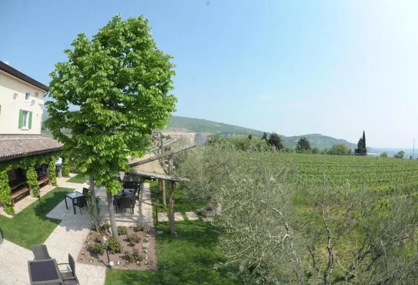 Hotelli Agriturismo Sol De Montalto