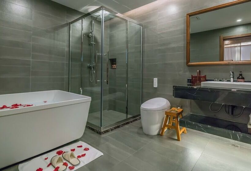 Отель Artistic Suite