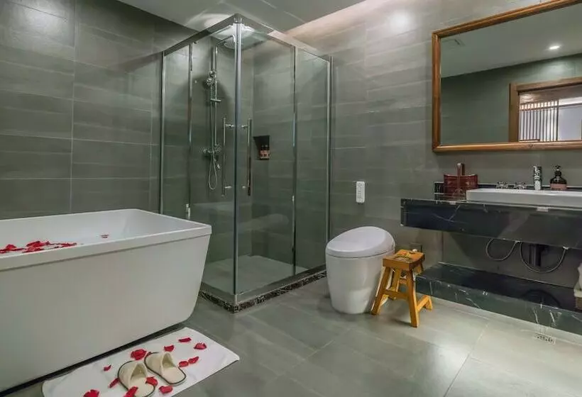 ホテル Artistic Suite