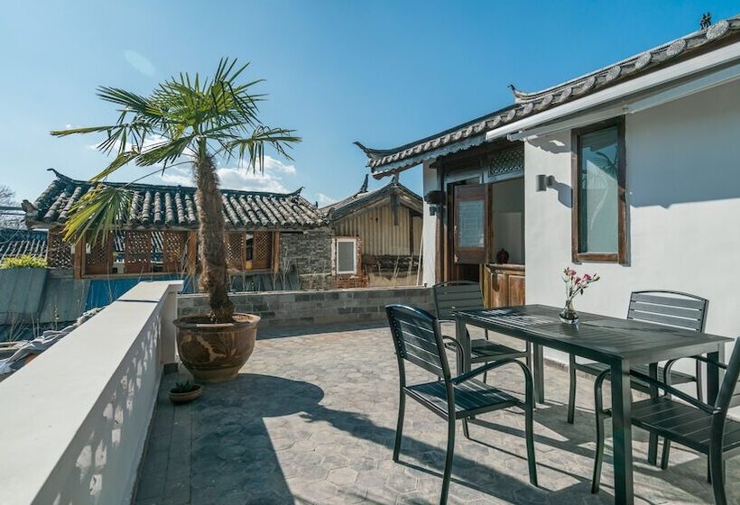 Отель Artistic Suite