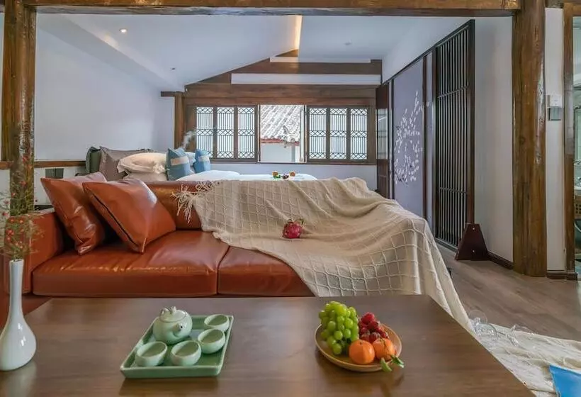 ホテル Artistic Suite