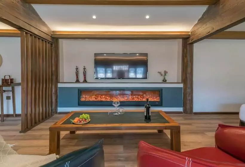 ホテル Artistic Suite