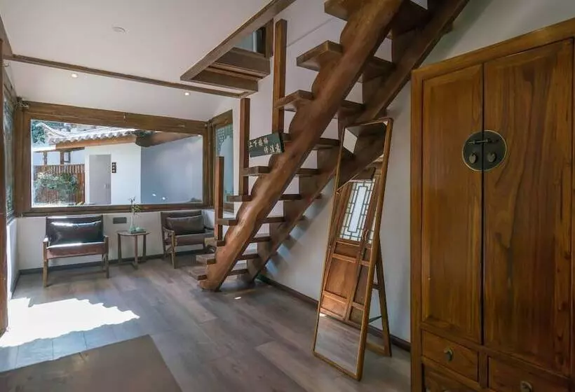 ホテル Artistic Suite
