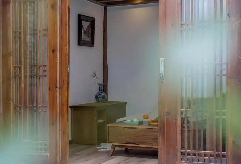 ホテル Artistic Suite