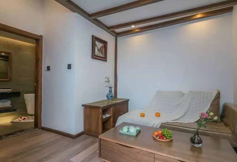 ホテル Artistic Suite