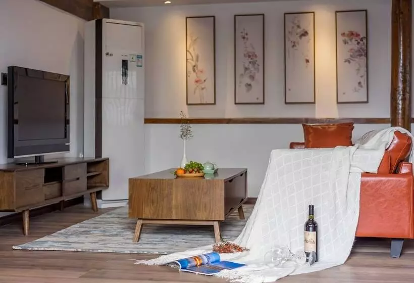ホテル Artistic Suite
