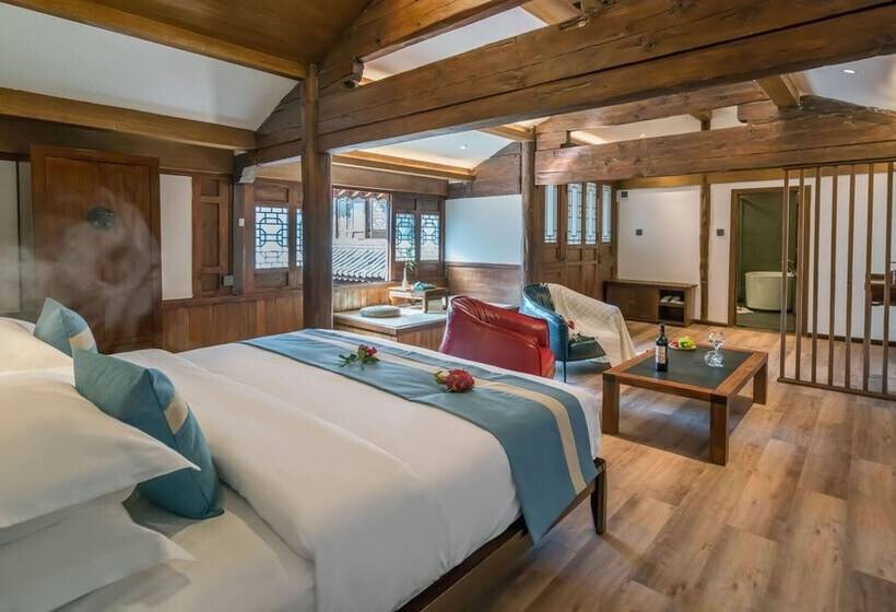 Отель Artistic Suite