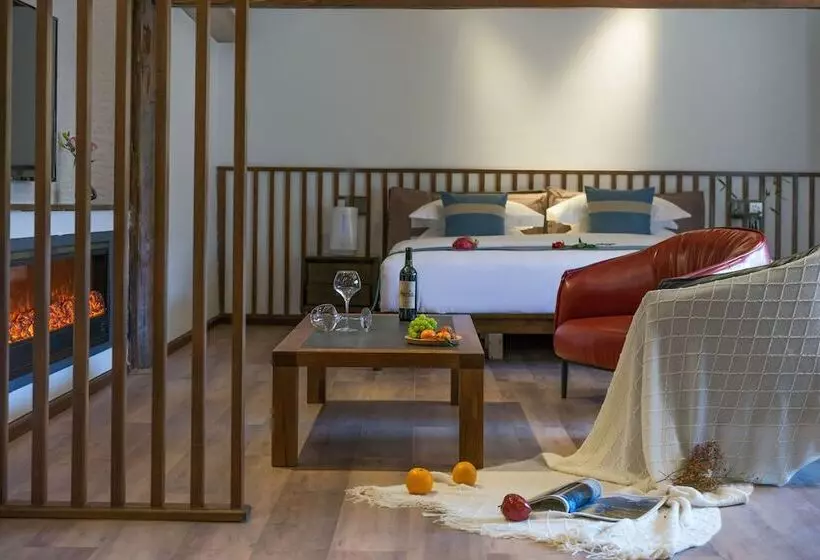 ホテル Artistic Suite
