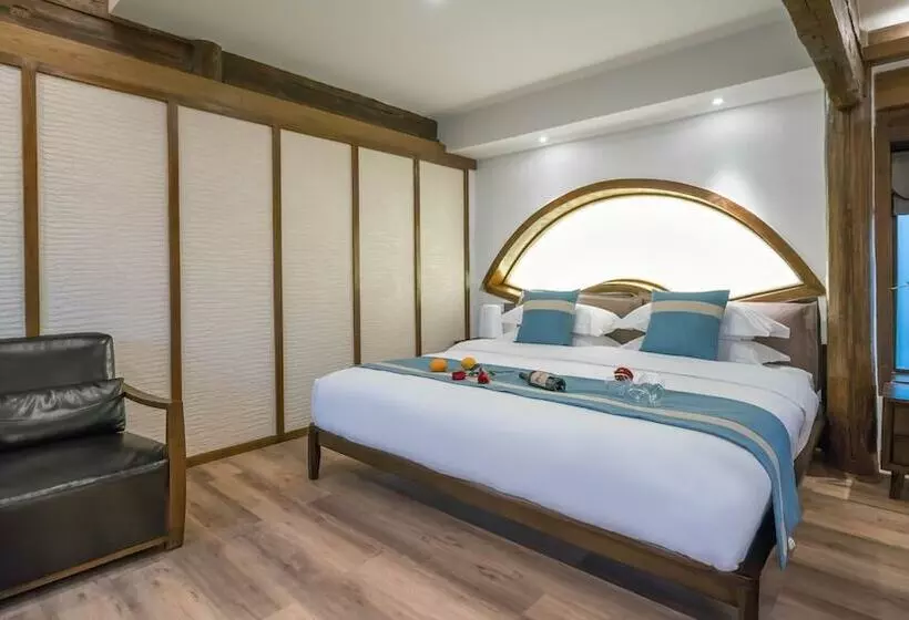 ホテル Artistic Suite