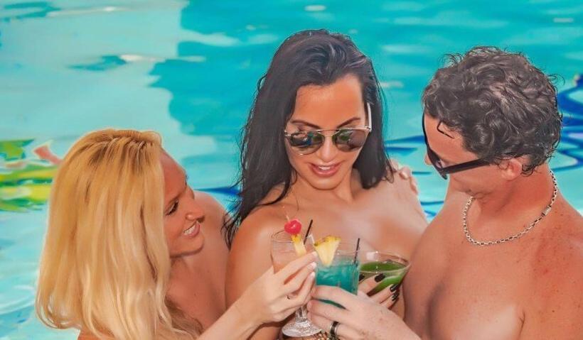 ホテル Naturist Angel Nudist Club   Couples Only