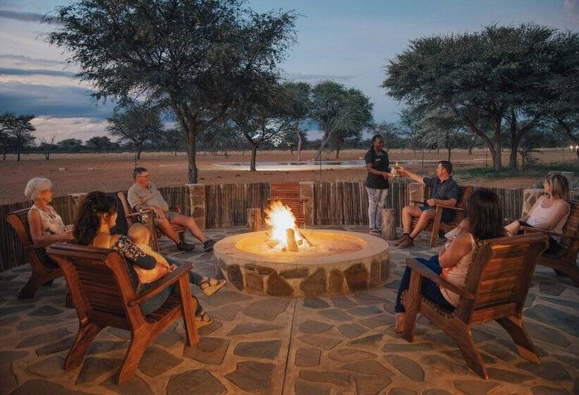 فندق Africa Awaits Lodge & Safaris