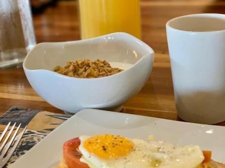 فندق Africa Awaits Lodge & Safaris