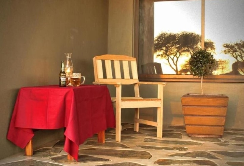 فندق Africa Awaits Lodge & Safaris