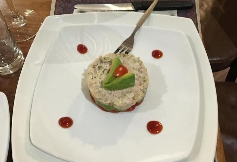 فندق Africa Awaits Lodge & Safaris