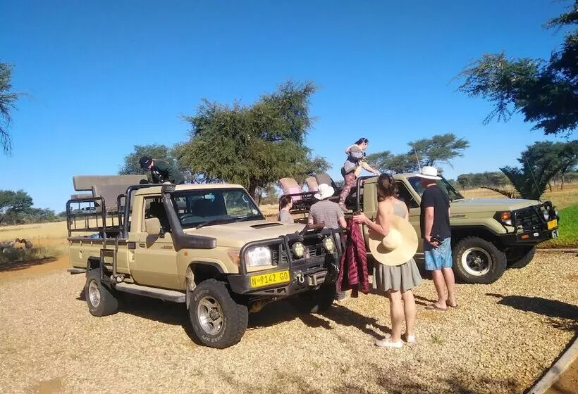 هتل Africa Awaits Lodge & Safaris