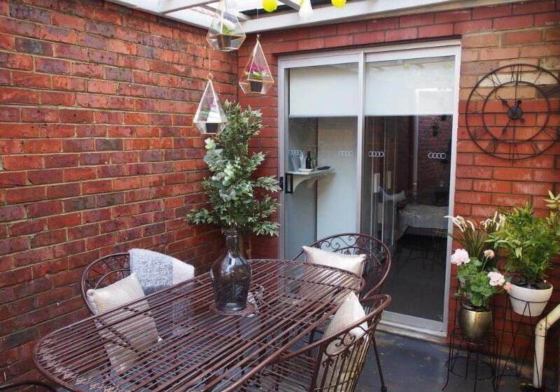 בית מלון כפרי City Quarters On Brewer