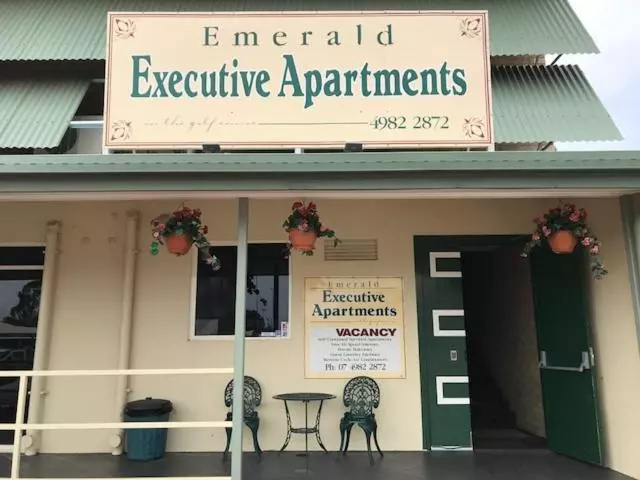ホテル Emerald Executive Apartments