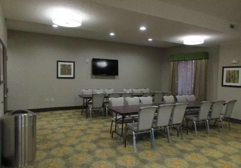 ホテル Best Western Plus Fairview Inn & Suites