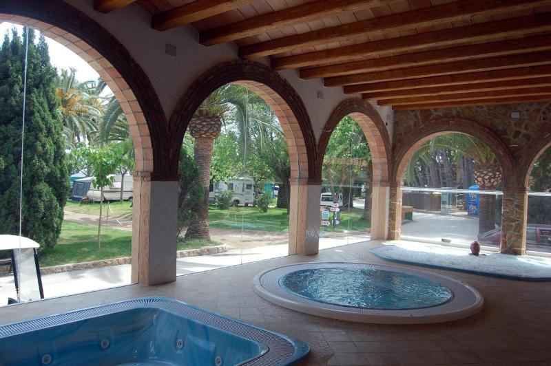 هتل Camping & Resort La Torre Del Sol