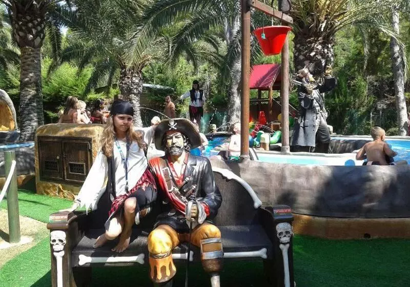 ホテル Camping & Resort La Torre Del Sol