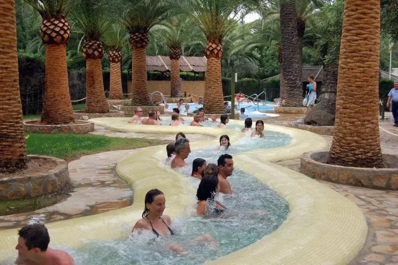ホテル Camping & Resort La Torre Del Sol