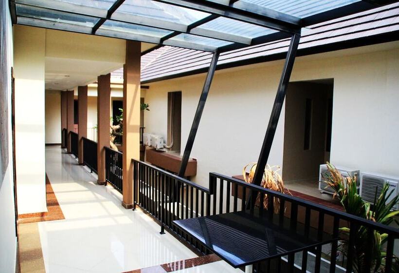 ホテル Collection O Grand Pondok Puri Ayu