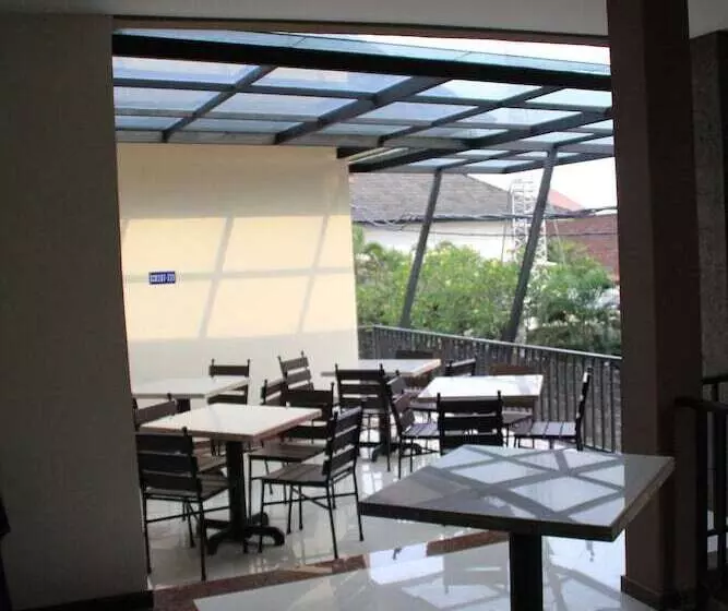 ホテル Collection O Grand Pondok Puri Ayu