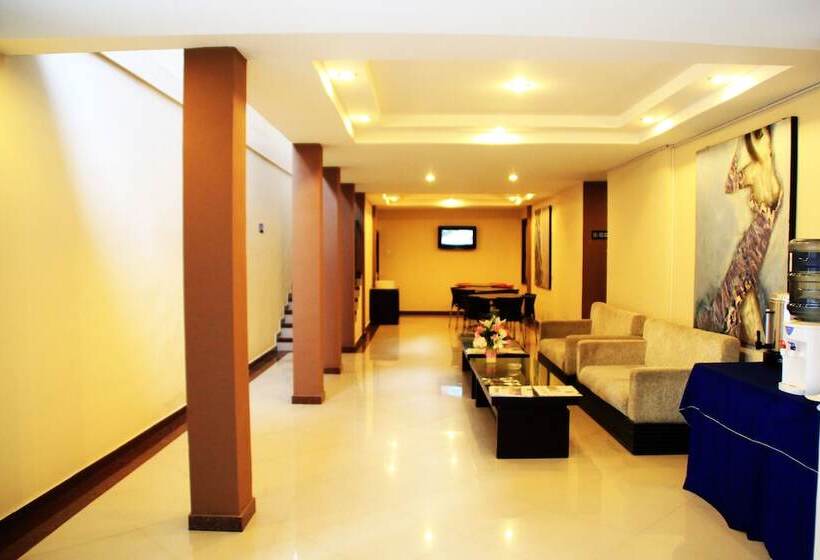 ホテル Collection O Grand Pondok Puri Ayu