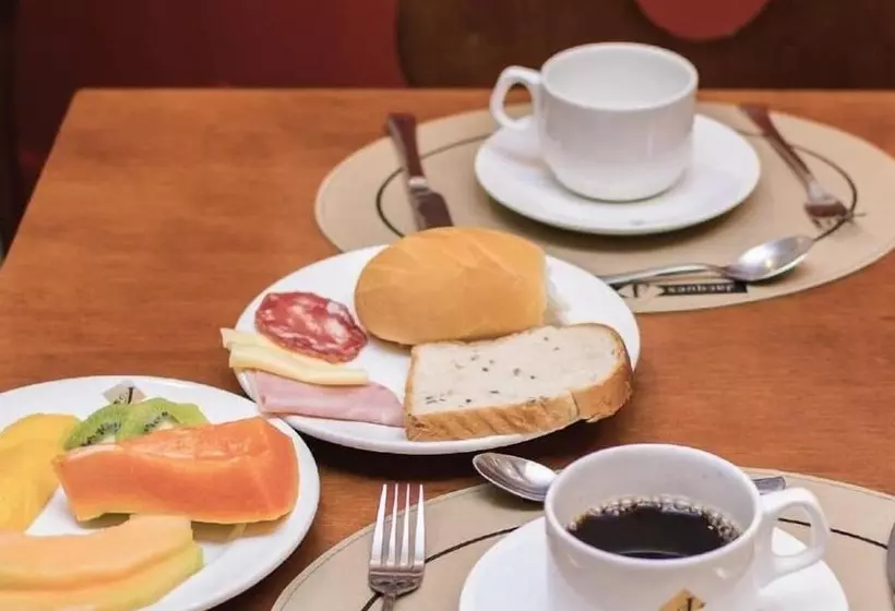 Hotelli Jacques Georges Business